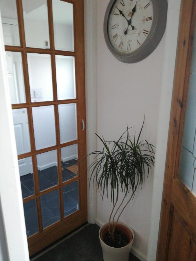 Hotel Little Cosy Cwtsh à Pontyclun Extérieur photo