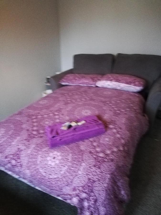 Hotel Little Cosy Cwtsh à Pontyclun Extérieur photo