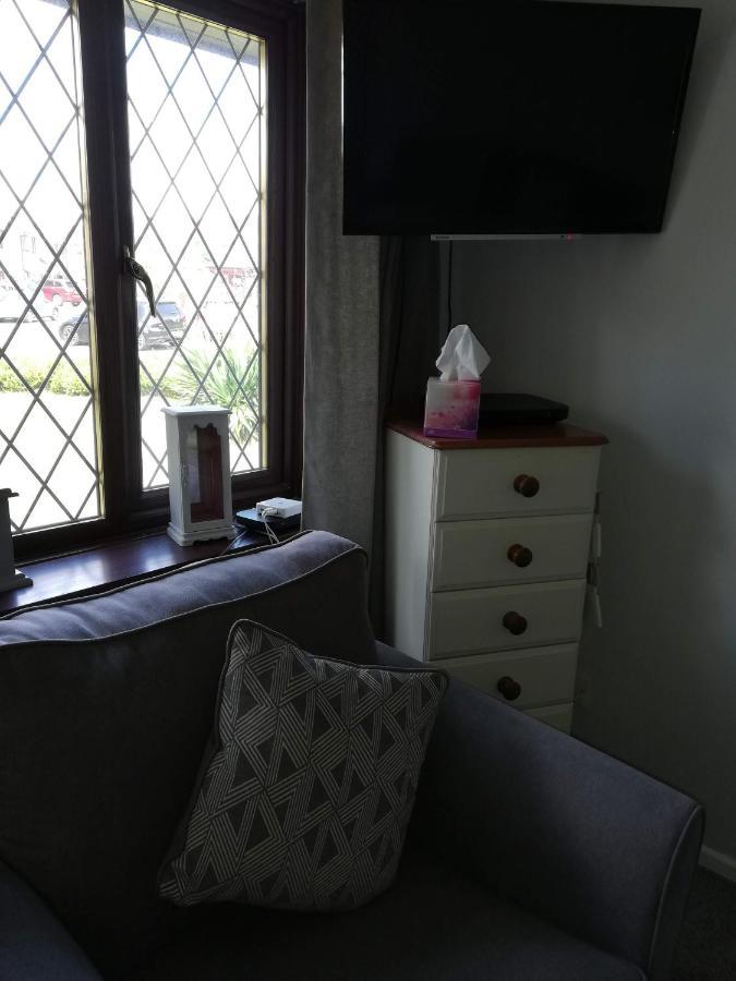 Hotel Little Cosy Cwtsh à Pontyclun Extérieur photo